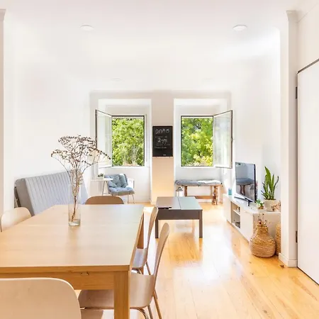 Comfy 3 Bedroom Campo De Ourique Lisbona