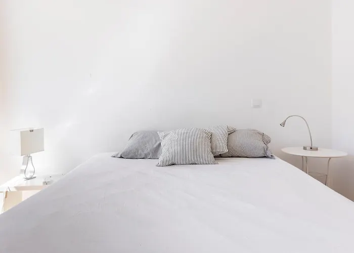 Comfy 3 Bedroom Campo De Ourique شقة