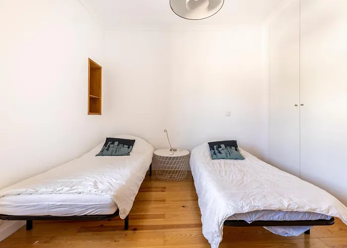 Comfy 3 Bedroom Campo De Ourique شقة