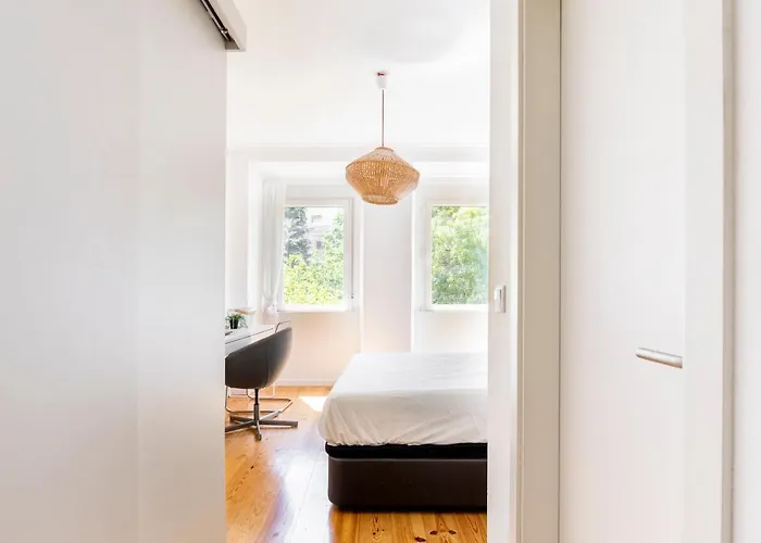 Comfy 3 Bedroom Campo De Ourique * Lisboa