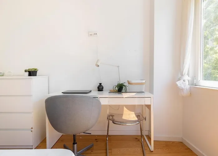 Comfy 3 Bedroom Campo De Ourique شقة *