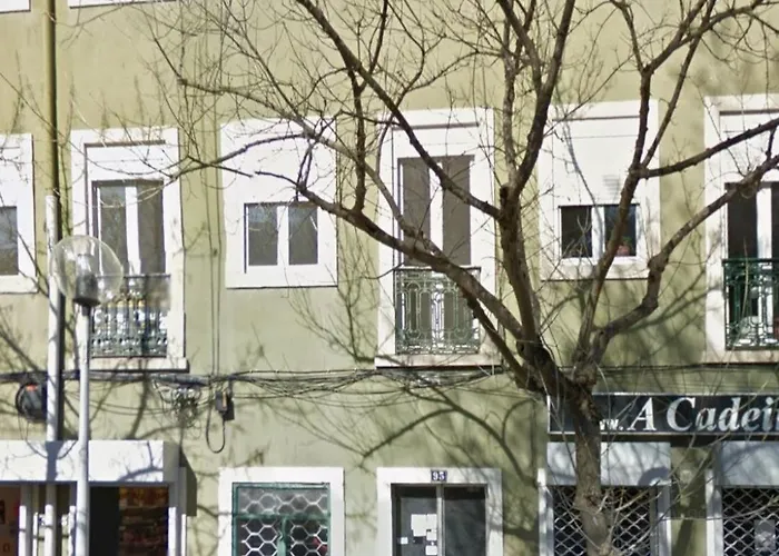 Comfy 3 Bedroom Campo De Ourique شقة *