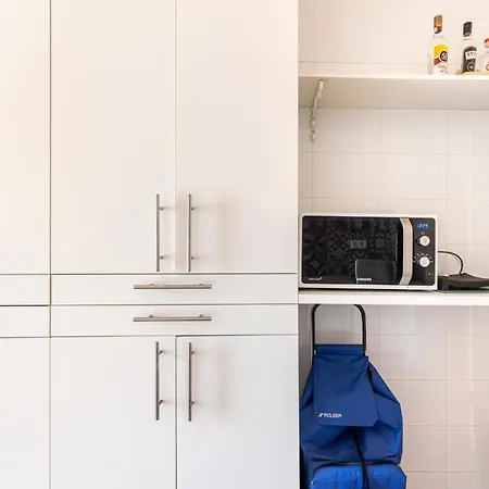 Comfy 3 Bedroom Campo De Ourique Apartman *